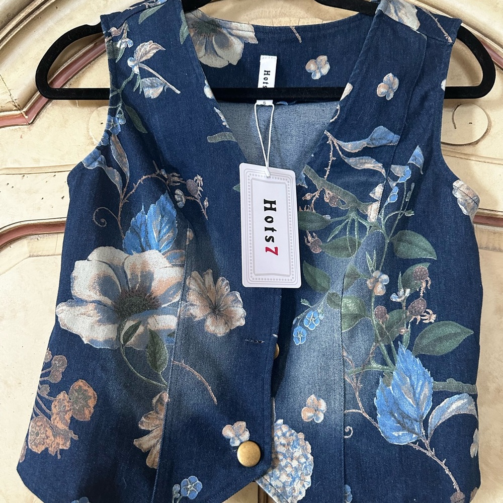NWT boutique brand Hots7 Denim floral embroidered Vest size Small